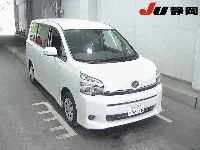 Цена авто Toyota Voxy с аукционов Японии, номер кузова ZRR70G, пробег 133 000, оценка 2