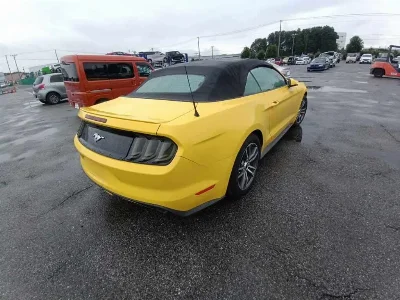 FORD MUSTANG