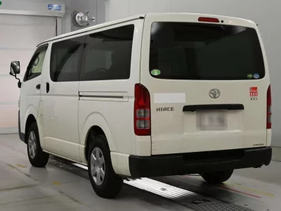 TOYOTA HIACE VAN