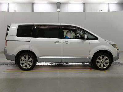 MITSUBISHI DELICA D5