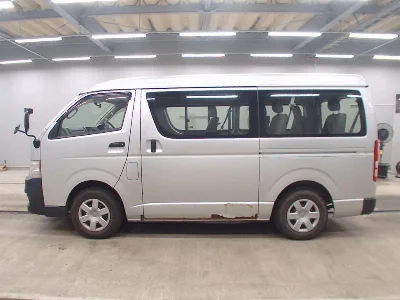 TOYOTA HIACE