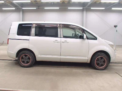 MITSUBISHI DELICA D5