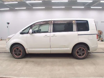 MITSUBISHI DELICA D5