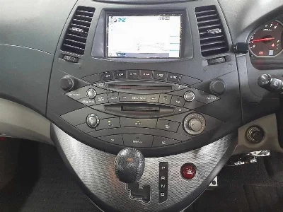 MITSUBISHI GRANDIS