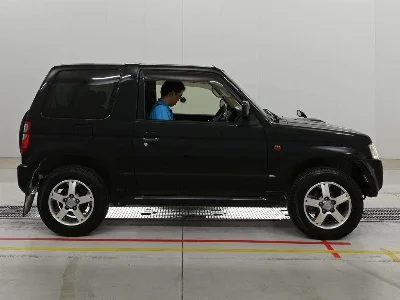 MITSUBISHI PAJERO MINI
