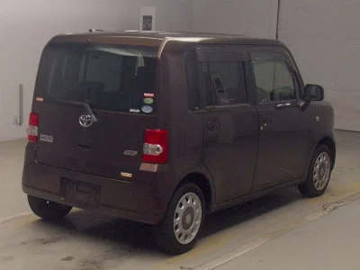 TOYOTA PIXIS SPACE