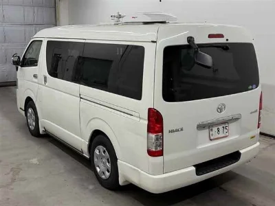 TOYOTA HIACE VAN