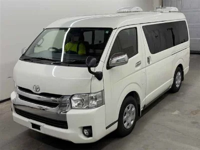 TOYOTA HIACE VAN
