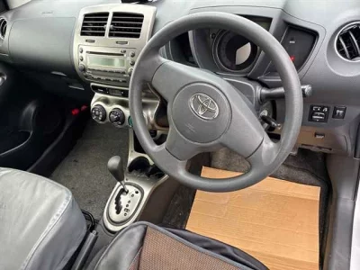 TOYOTA IST