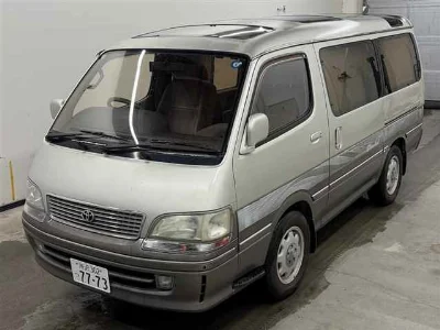 TOYOTA HIACE