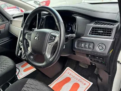 MITSUBISHI DELICA D5