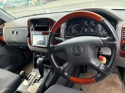 MITSUBISHI PAJERO
