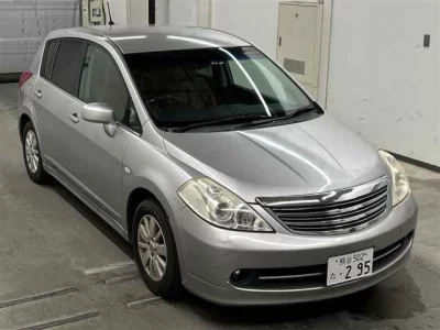 NISSAN TIIDA