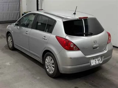 NISSAN TIIDA
