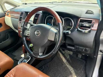 NISSAN TIIDA