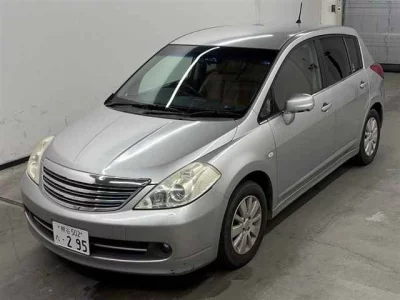 NISSAN TIIDA