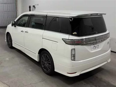 NISSAN ELGRAND