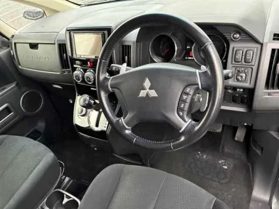 MITSUBISHI DELICA D5