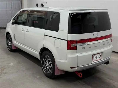 MITSUBISHI DELICA D5