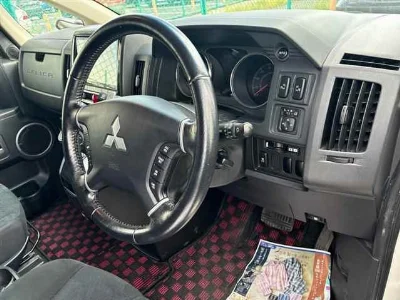MITSUBISHI DELICA D5