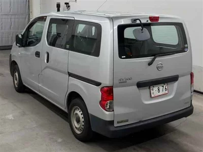 NISSAN NV200