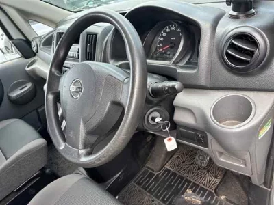NISSAN NV200