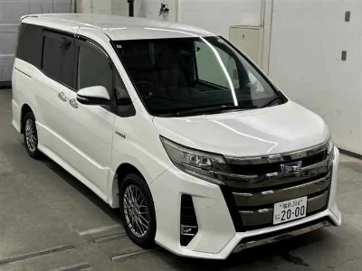 TOYOTA NOAH