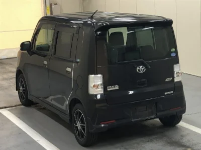 TOYOTA PIXIS SPACE