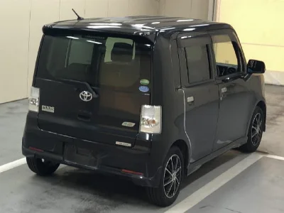 TOYOTA PIXIS SPACE