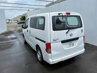NISSAN NV200