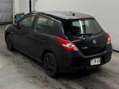 NISSAN TIIDA