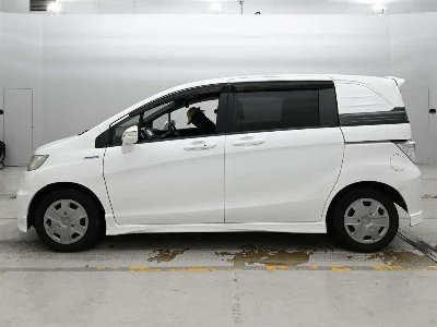 HONDA FREED SPIKE