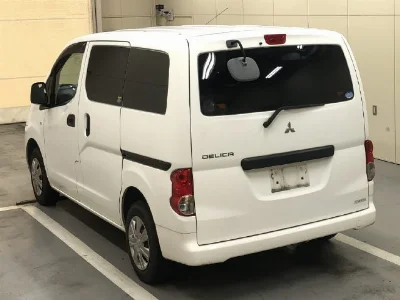 MITSUBISHI DELICA WAGON