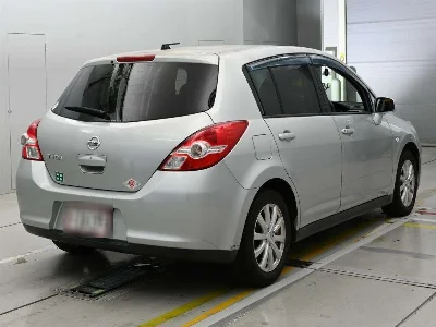 NISSAN TIIDA