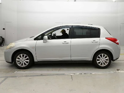 NISSAN TIIDA