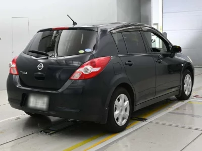 NISSAN TIIDA