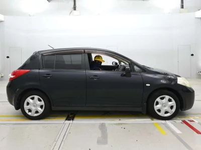NISSAN TIIDA