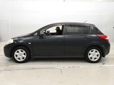 NISSAN TIIDA