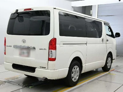 TOYOTA REGIUS VAN