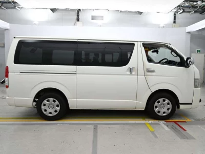 TOYOTA REGIUS VAN