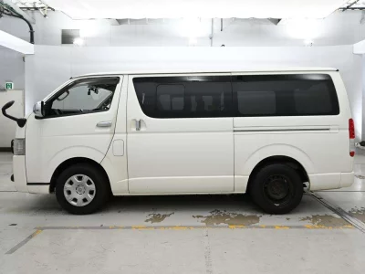 TOYOTA REGIUS VAN