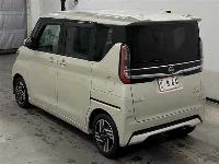 Цена авто Nissan Roox с аукционов Японии, номер кузова B44A, пробег 15 000, оценка 3