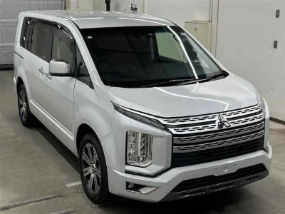 MITSUBISHI DELICA D5