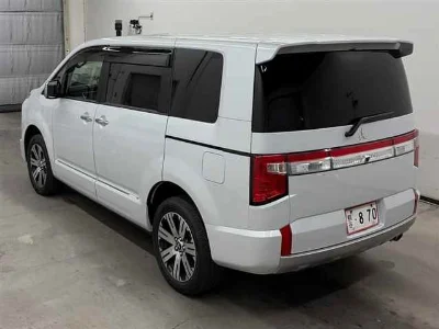 MITSUBISHI DELICA D5