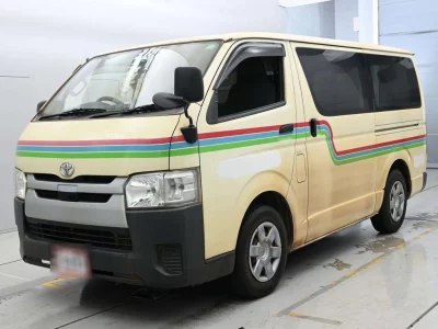 TOYOTA HIACE VAN