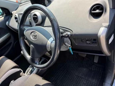 TOYOTA IST