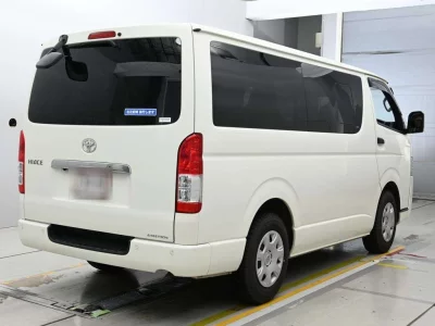 TOYOTA HIACE VAN