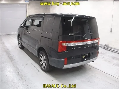 MITSUBISHI DELICA D5