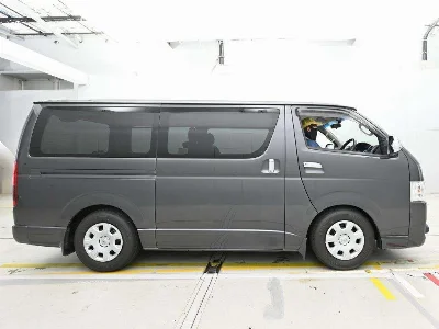 TOYOTA REGIUS VAN