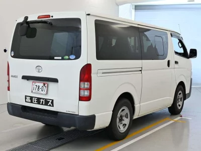 TOYOTA HIACE VAN